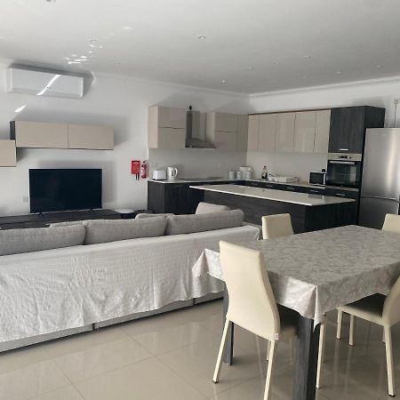 New 3 Bedroom Apartment Close To Airport Zurrieq Екстериор снимка